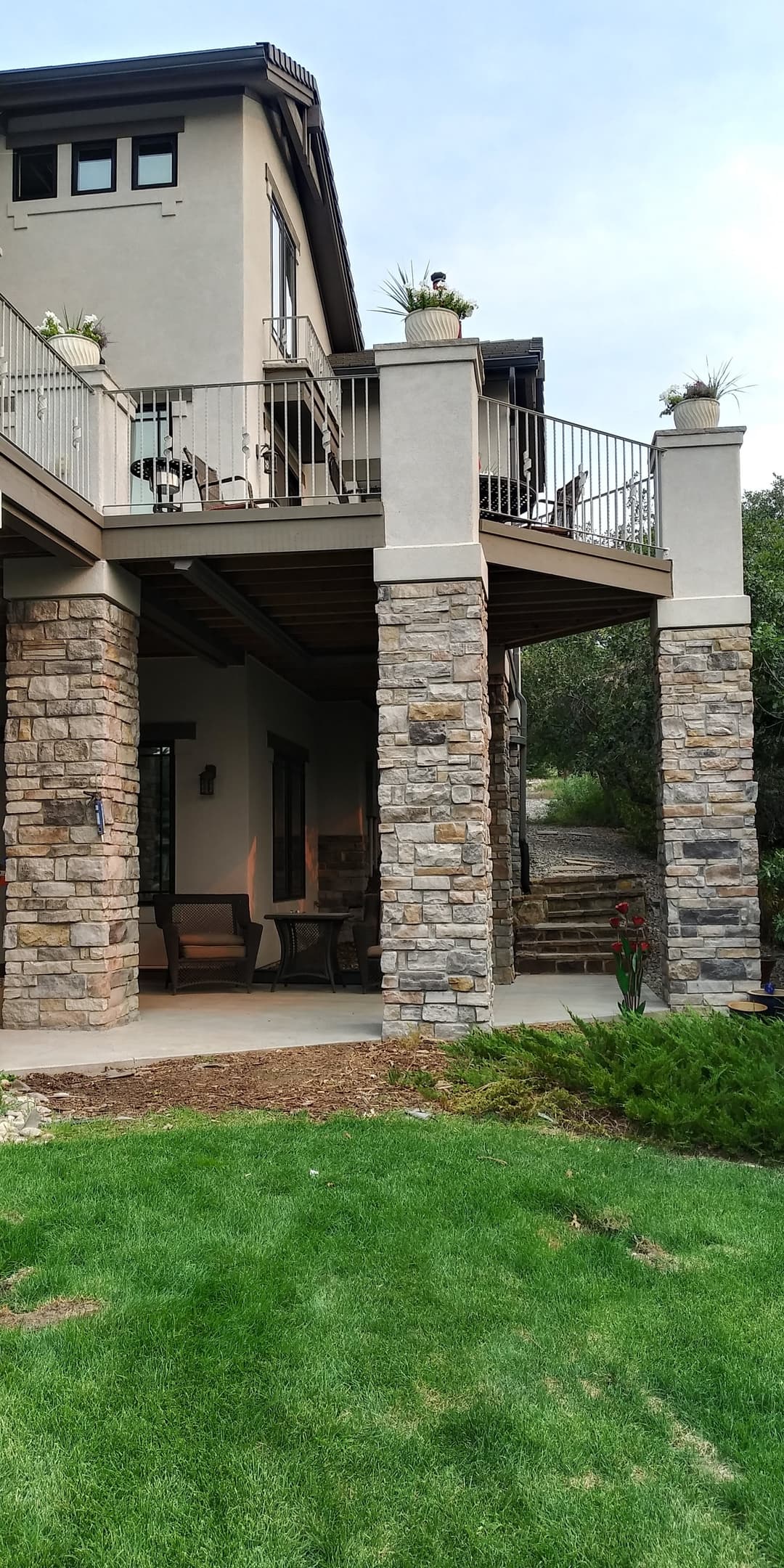 picture of a deck that has been built with custom paver walls in portland oregon