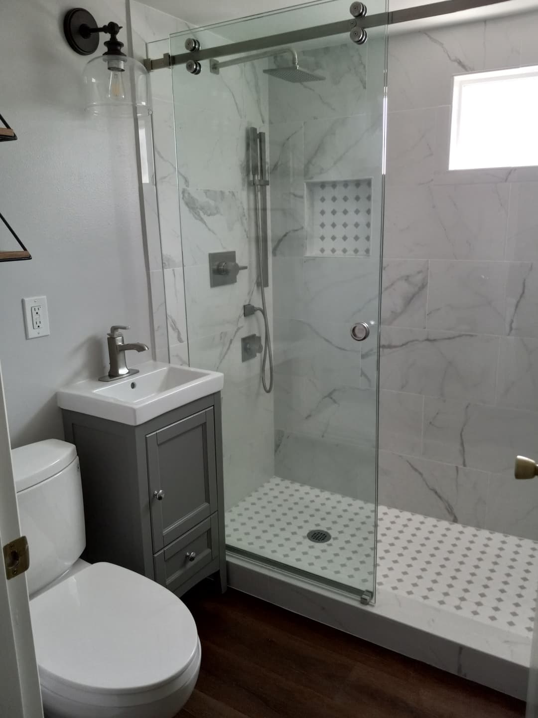 picture of a custom bathroom remodel with custom tiles and vanities in portland oregon